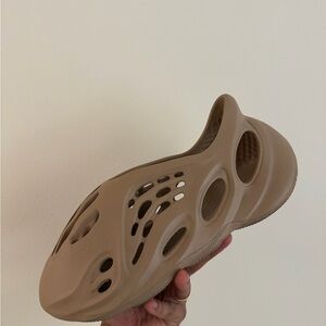 Yeezy Foam RNNR MIST